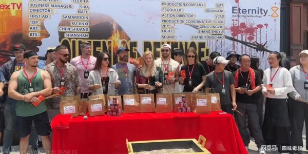 泓利财富 倒反天罡！老美烧香拍短剧，还要受中国人的气？！