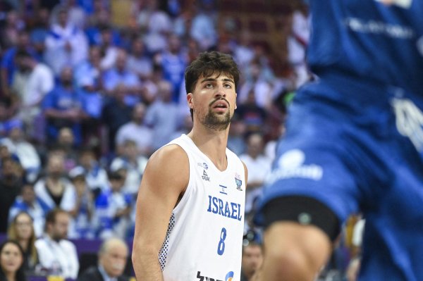 凤凰配资 欧洲杯场均22+7！开拓者媒体：阿夫迪亚具备了全明星水准